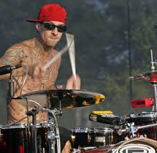 May 24, 2021 · travis barker is opening up about the 2008 plane crash that nearly took his life. Fatal Plane Crash Travis Barker And Dj Am To Make Sound Recovery Welt