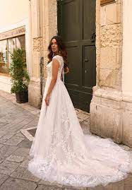 Madi Lane In 2021 Wedding Dresses Chic Wedding Gown Dresses