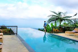 Buat saya, kolam renang itu paling bikin rileks. 10 Hotel Di Bali Dengan Kolam Renang Menantang