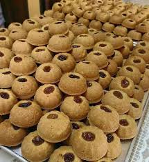 Creamy peanut butter icing is quick to prepare and is nicely paired with chocolate cake. Biskut Peanut Butter Food Drinks Baked Goods On Carousell