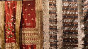 Kain tenun pandai sikek berasal dari daerah. Tenun Songket Pandai Sikek Menarik Minat Konsumen Asing Travel Tempo Co