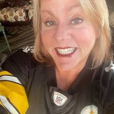 Kristi Noem confronts enemy combatants in the Portland war zone today.