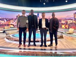 Roy keane and patrick vieira put their past differences aside and agreed upon cristiano ronaldo's career as they discussed the portuguese star on itv. Euro 2020 Roy Keane Spotted Doing A Ronaldo With Old Rival Patrick Vieira In Itv Picture Aktuelle Boulevard Nachrichten Und Fotogalerien Zu Stars Sternchen