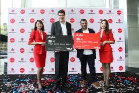 Credit cards applications are speedy and once approved, cardmembers enjoy a variety of privileges and reward programs such as cashback, shopping discounts. Hong Leong Bank Eyes 300 000 Customers For New Co Branded Credit Card In 5 Years The Edge Markets