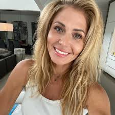 About charlotte bennett family, hometown. 1sifc2ojhyqnfm