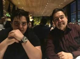 Comemorando os 30 anos de seu programa, fausto silva aparece em celebração ao lado de o apresentador apareceu ao lado da equipe da atração e de sua esposa, ludiana cardoso, em um. Mulher De Faustao Posta Foto Com Alianca Apos Boatos De Separacao