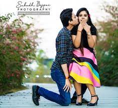 It S Time To Freeze As The Photographer Says Cheese Candidness In The Pre Wedding Photo Poses For Couples Wedding Photos Poses Pre Wedding Photoshoot Outdoor