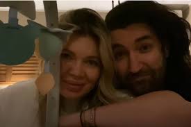 Stiri despre 'gina pistol și smiley'. Smiley Si Gina Pistol Au Devenit PÄƒrinÅ£i Cea Mai FrumoasÄƒ Poveste Din VieÅ£ile Noastre