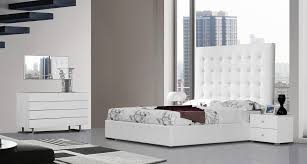 This contemporary padded bed frame comes with soft upholstered linen that goes well with a range. Modrest Lyrica White Leatherette Tall Headboard Bed Quick Ship Products
