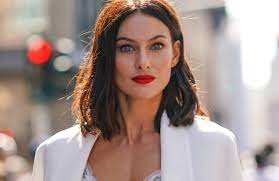 Di primo acchito paola turani infastidisce, poi entri nel profilo e ti viene il nervoso il doppio: Paola Turani La Maglia Scivola Via E Scopre Tutto E Bellissima Foto