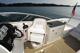 Sea Ray 300 Sundeck The Helm Bucket Seat Swivels And Slides And Includes A Flip Up Padded Bolster We D Love To See An Option For Water Toys Boat Wakeboarding