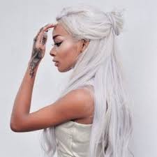 Eh bien rien de tel qu'une coloration bien faite. Astuces Pour De Beaux Cheveux Blancs Et Dejaunissement