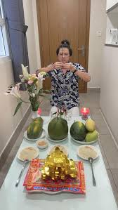 Quách Ngọc Tuyên gây xúc động khi lập bàn thờ, tưởng nhớ hai cố nghệ sĩ Chí  Tài, Hữu Lộc tại nhà riêng