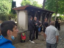 A fost gasit singur în casă, în cadă. Foto Costin MÄƒrculescu A Fost Inmormantat LangÄƒ Mama Lui Sora TatÄƒl È™i Nepoata ImpietriÈ›i De Durere Click Mobile