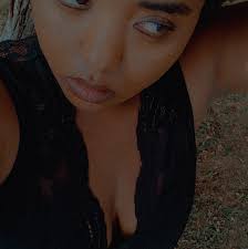 Brides 🤣do y'all ever go through pictures of your wedding album and find  pictures you never seen before 🤣🤣 like I get random itches to go look at  the album and find