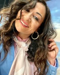 Believe you can and you're halfway there.. 🙌 . . #life #beyou #busydays  #funtimes #preparetions #instagood #instalike #instamood #blue #curls  #livetv #host