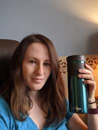 Good Thursday to all☕🌸 It is raining like cats and dogs all day so far and  I am tired something fierce, my friends. Hope my little happy plants and  veggies don't drown