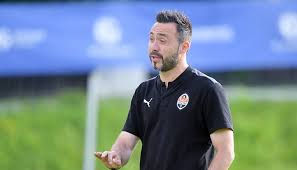 Новости, состав команды 2020/2021, календарь и расписание матчей сезона, статистика, фото и видео De Dzerbi Genk Silna Komanda Z Molodimi Talanovitimi Futbolistami Liga Chempioniv