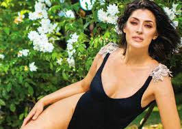 Della sua vita privata sappiamo che dopo aver conseguito il diploma prima di iniziare la sua carriera come modella, nel 2000 elisa isoardi partecipa a miss italia, e in questa occasione vince la fascia di miss cinema. Elisa Isoardi Tra I Ricordi Spunta Un Dettaglio Impressionante Foto
