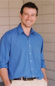 În micul oraş villeneuve, belle (emma watson), o tânără luminoasă, cu un spirit liber, care iubeşte să citească, îşi vede de treburile monotone de zi cu zi. Beauty And The Beast Frumoasa Èi Bestia 2009 Film Cinemagia Ro