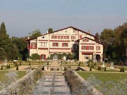 Patrimoine Culturel En Bearn Pyrenees Pays Basque 64 Pays Basque Basque Maison Basque