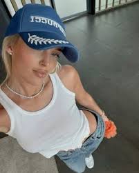 Discover 300 Vacation Outfits ideas