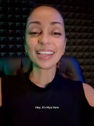 LilithFairDoc in good company! ABC News Studios Good Morning America Hulu  ✨🎶✨