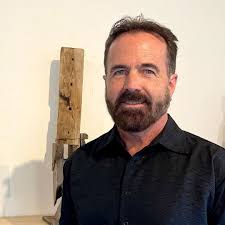 Jim Kraus is an American-born artist known for loose, colorful landscapes  and abstract paintings which explore the profound beauty and simplicity of  natural forms. His recent sculpture series uses wood and metal