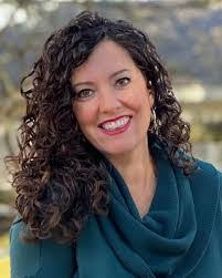 Leslie Masters's Instagram, Twitter & Facebook