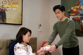 Ở diễn biến khác của tập 62, kiên tìm đến phúc bày tỏ anh còn yêu châu và hy vọng mình còn cơ hội sửa chữa. Phim HÆ°á»›ng DÆ°Æ¡ng NgÆ°á»£c Náº¯ng Táº­p 61 Hom Nay Minh Om Phuc Hoang Láº·ng NgÆ°á»i Bá» Ä'i Thá»i Ä'áº¡i