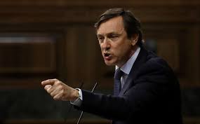 O portavoz do pp no concello do carballiño ricardo perea exerce o seu dereito a voto nas eleccións xerais do 10. Adios Al Equipo De Rajoy Rafael Hernando El Perro Del Presa Del Pp Publico