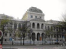 …core is district i, the innere stadt, which contains most of the city's famous structures. Innere Stadt Wiktionary