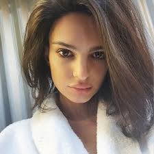 Emily ratajkowski on the history of her hair the model and face of kérastase reveals her favorite hair, skincare, and makeup products. Emily Ratajkowski Cut Off All Her Hair Allure