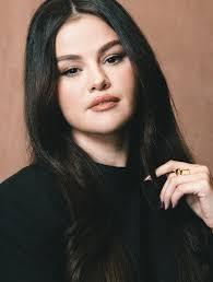 21 November: new portrait pic of Selena for TIFF