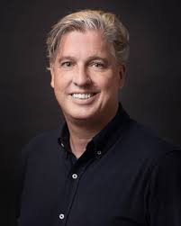 Robert Charlier's Instagram, Twitter & Facebook