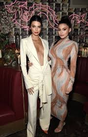 Alldasheverything Kendall Kylie At The Business Of Fashion Dinner In Nyc May 8 2018 Moda De Kendall Jenner Kendall Jenner Kendall Y Kylie Jenner
