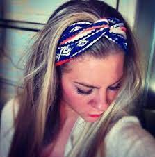 Headband 101 4 Very Modern Ways To Wear The Hair Accessory This Fall Headband Hairstyles Headbands Hairstyles Updo How To Wear Headbands