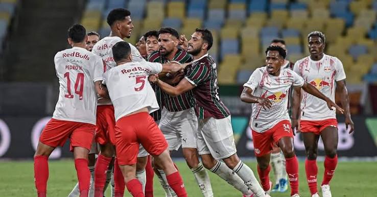 Fluminense marca no &uacute;ltimo lance e arranca empate em jogo com brigas e expuls&otilde;es