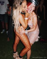Tana mongeau lesbian - newsbox.pk