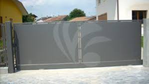 Cancelli in style moderno realizzati con telaio, lamiere pantografate a catalogo o su disegno del cliente, zincate e verniciate a caldo. Cancelli In Lamiera Taglio Laser Prezzi Catalogo Metalstyle