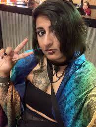 Making friends at shows with anxiety: tips and online spaces