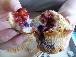 Recette Muffins Explosion De Fruits Style Tim Horton Recipe Crumb Cake Recipe Best Crumb Cake Recipe Coffe Cake Recipes
