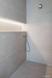 Exklusive Villa Mit Modernen Wasserbecken Aus Cortenstahl Und Stimmungsvoller Gartenbeleuchtun Moderne Waschbecken Badezimmer Innenausstattung Tolle Badezimmer
