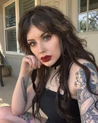 Nicole Dean's Instagram, Twitter & Facebook