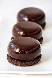 It is a mixture of agarose and agaropectin, which are indigestible polysaccharide polymer compounds. Glacage Miroir Au Chocolat Empreinte Sucree