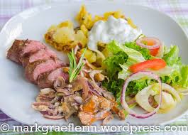 Wildschweinfilet Niedrigtemperatur Garmethode Mit Pfifferlingen Salat Bragele Wildschweinfilet Rezept Schweine Filet Fleisch Gerichte