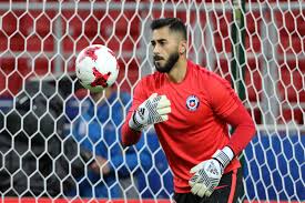 Una jueza chilena condenó al portero johnny herrera, que se encuentra con la selección de chile en el mundial de brasil, a pagar una indemnización de 27.000 dólares por atropellar y matar a una estudiante de arquitectura en 2009. El Increible Registro De Johnny Herrera En La Seleccion Chilena