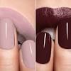 La clave está en hacer contraste con el color de tus uñas y a la vez usar la paleta de tonos neutros, por ejemplo, rosa suave o manicura francesa para el día, colores transparentes con brillo para la noche. 1