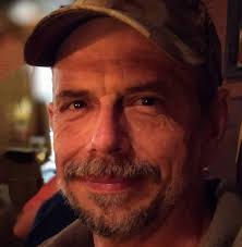 When is slack tide best for shore diving?