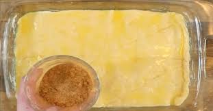 Elle Depose De La Pate A Croissant Dans Un Moule Et Elle Cree Un Delicieux Dessert Sopapilla Pateacroissant Dessert Cannelle Desserts Food Desert Recipes